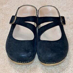Dansko Bria Nubuck clogs Size 7